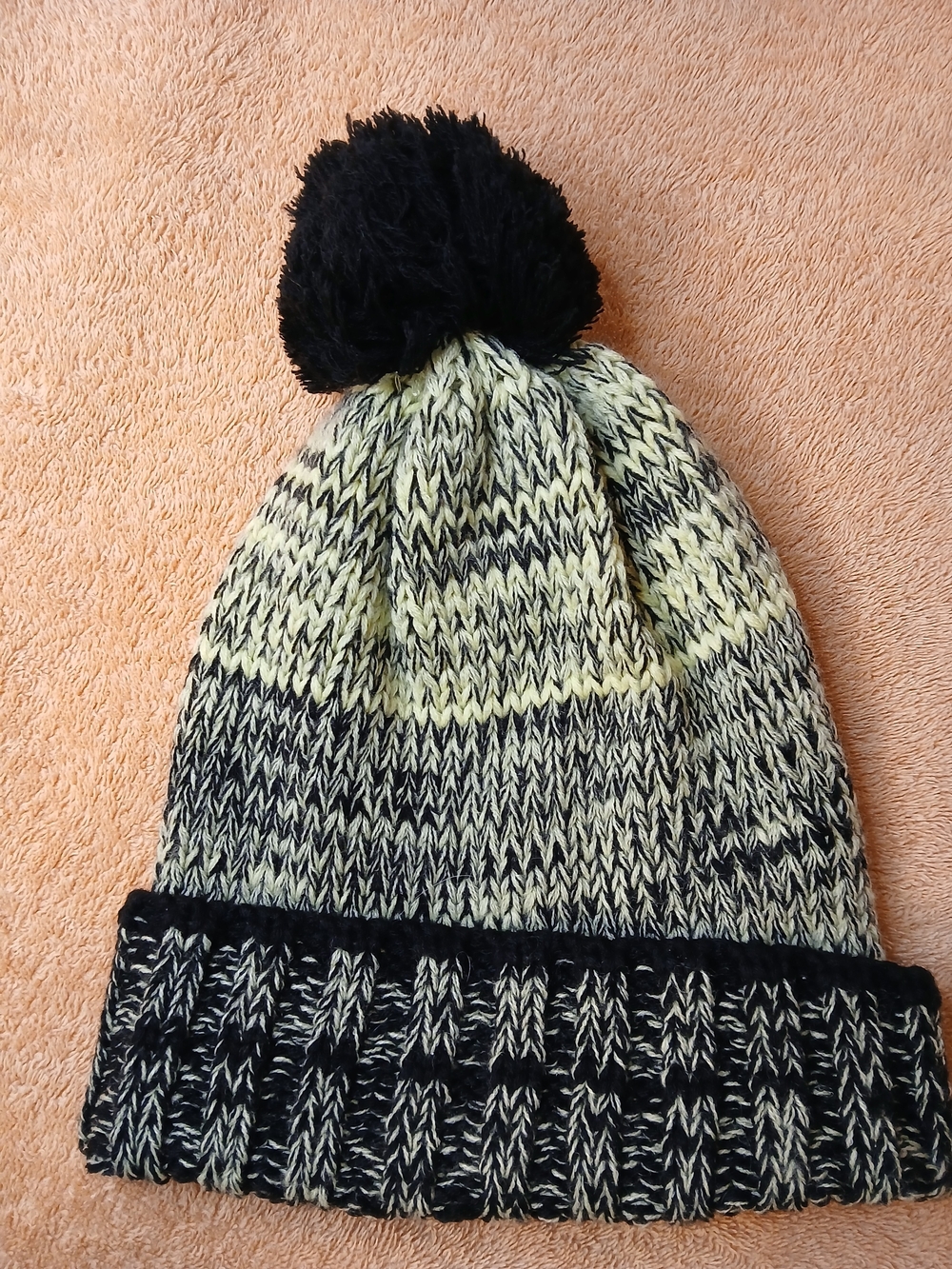 Lynco Products Knit Acrylic Beanie Hat Black/Beige Marled Pom Pom One Size